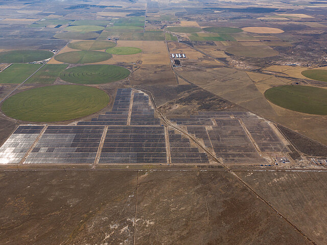 A solar plant in close proximity to agriculturally used areas.