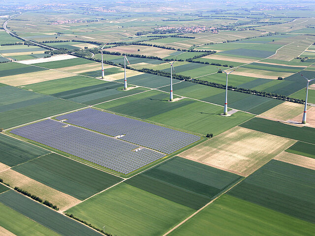 A solar park and several wind energy plants produce clean energy.